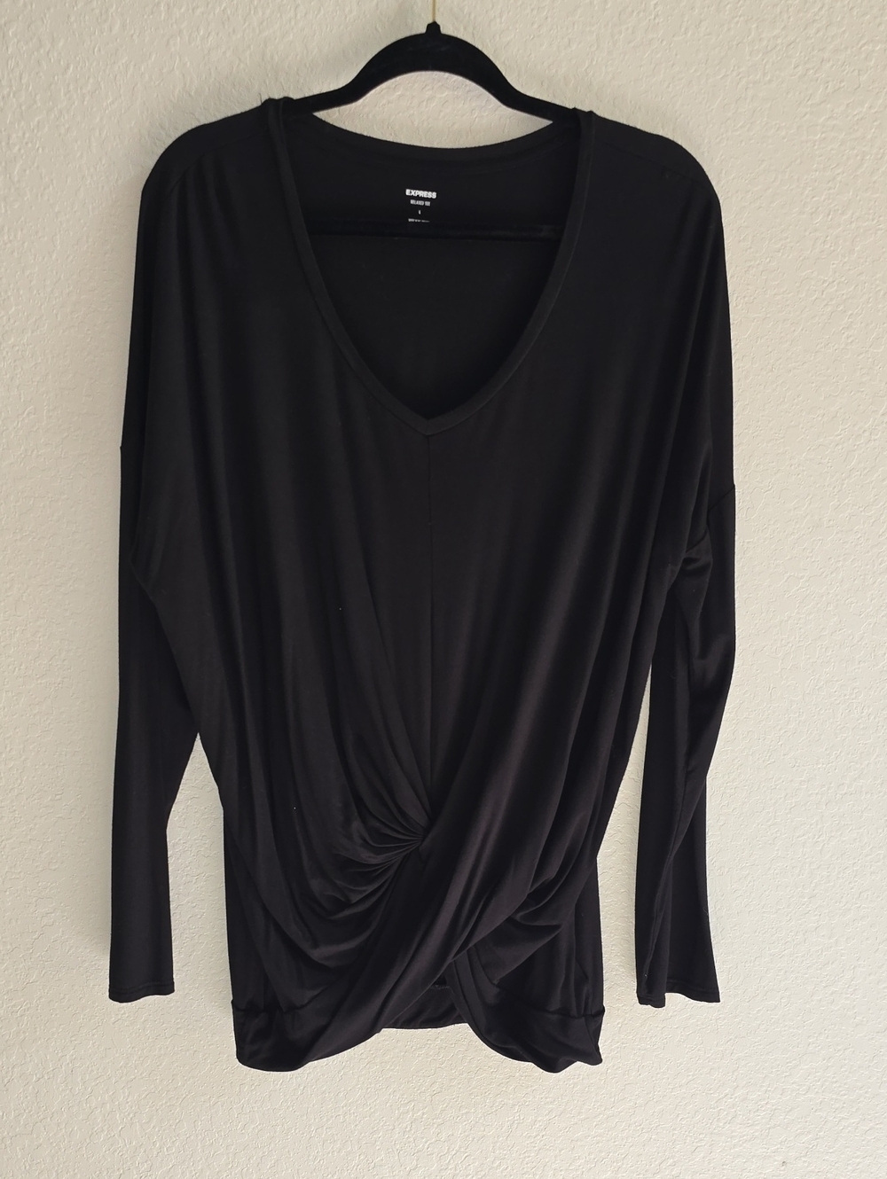 Express Women's V-Neck Twist Hem Long Sleeve Top-Lg